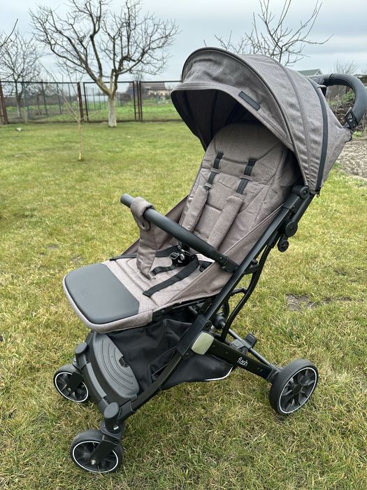 Прогулянкова коляска Flash