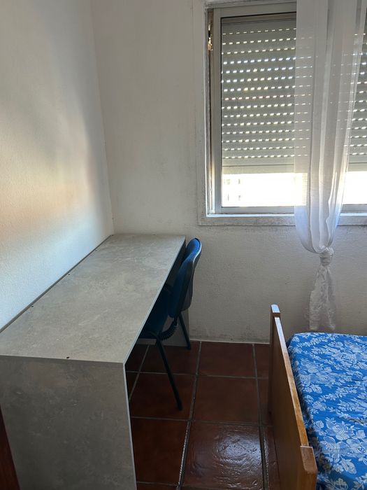 Arrenda-se quarto