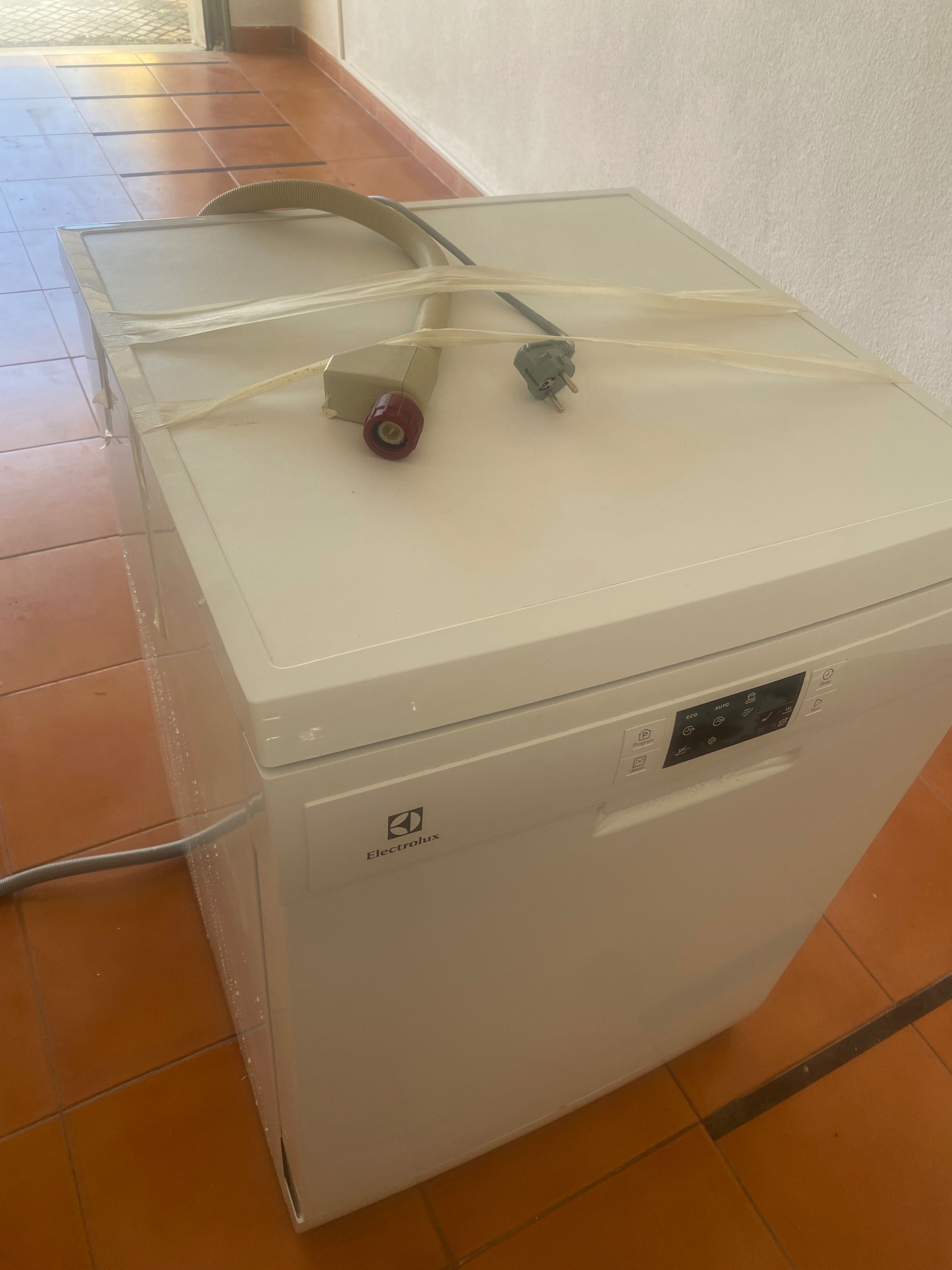 Máquina de lavar louça - Electrolux ESF6521LOW - Perfeito estado