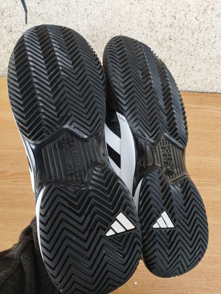 Кросівки тенісні adidas  CourtJam Control GW2554