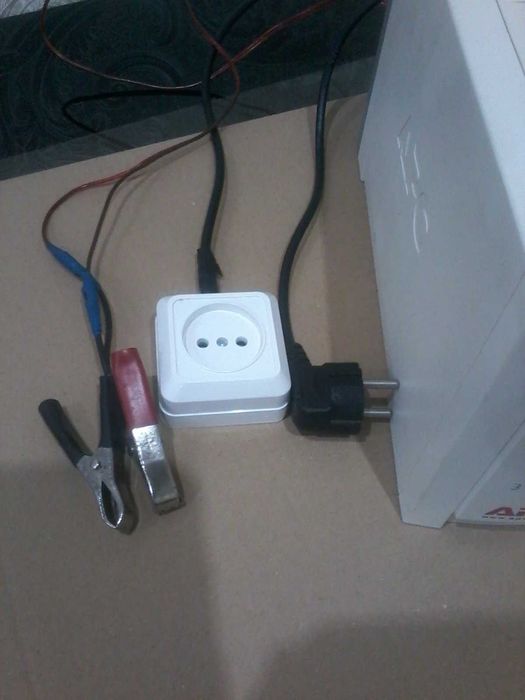 Преобразователь С  12В в 220В чистый синус