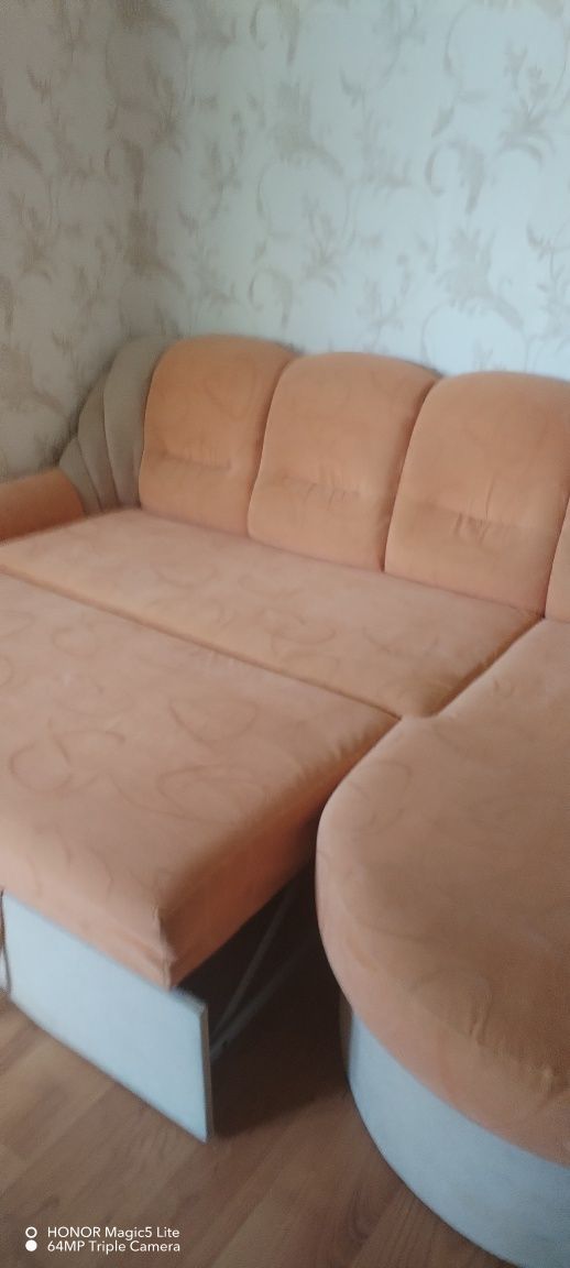 Продам детскую стенку  и диван за 11 000 грн