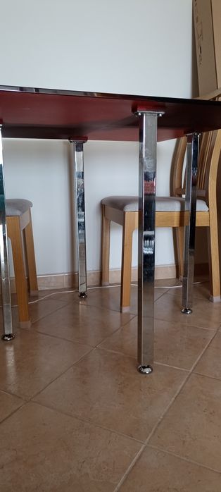 Mesa de vidro quadrada 90x90, vermelho e preto.