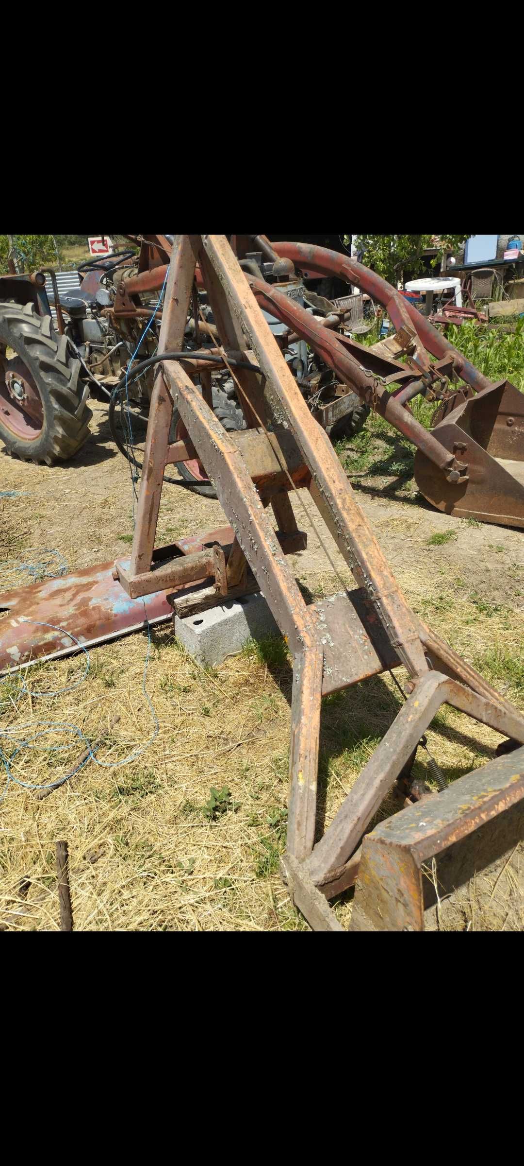 Carregador hidráulico traseiro