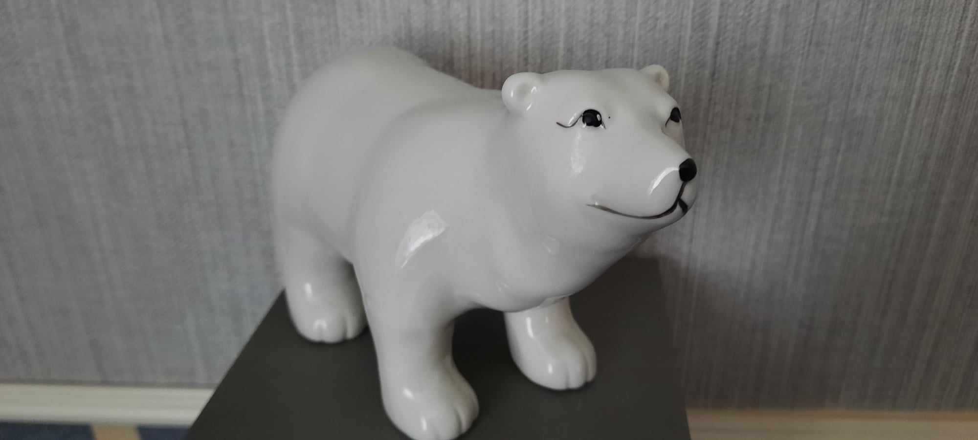 Porcelanowa figurka Biały niedźwiedź