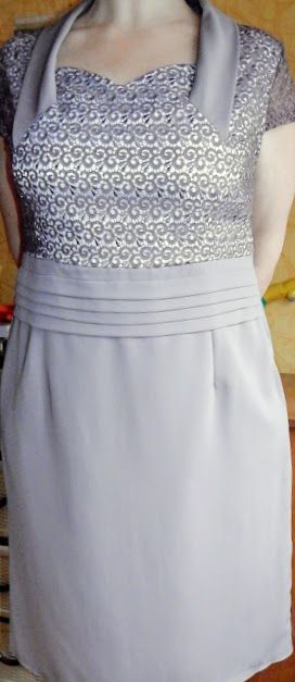 Платье нарядное с набивной вышивкой  цвета кофе с молоком
