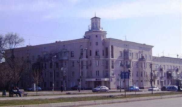 4-комнатная квартира в доме с башней в самом центре на Металлургов