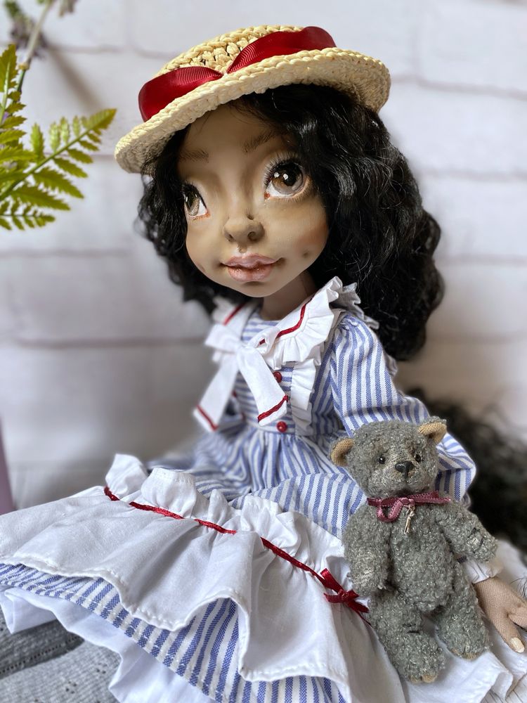 Интерьерная коллекционная кукла Мулаточка с мишкой