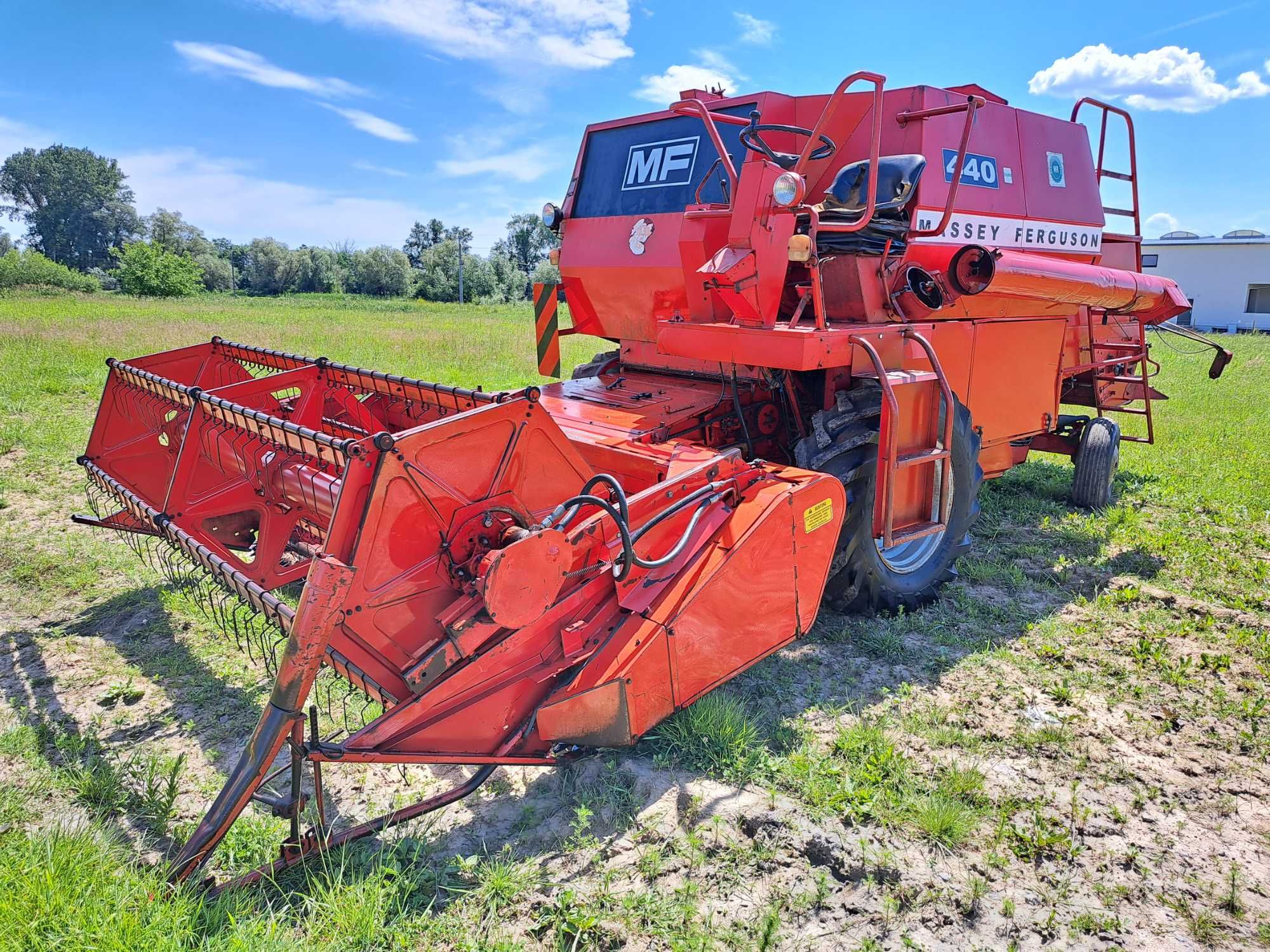 Kombajn zbożowy, do zboża Massey Ferguson MF 187 440 Perkins sieczk