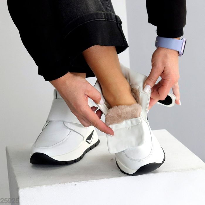 Жіночі шкіряні зимові спортивні черевики в кольорах