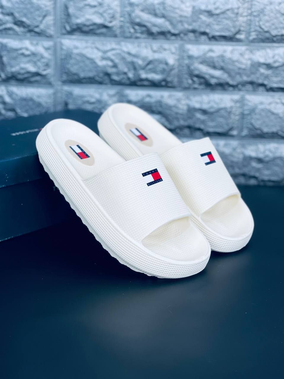 Шлепанцы сланцы Томи Хилфигер летние белые топовые Tommy Hilfiger