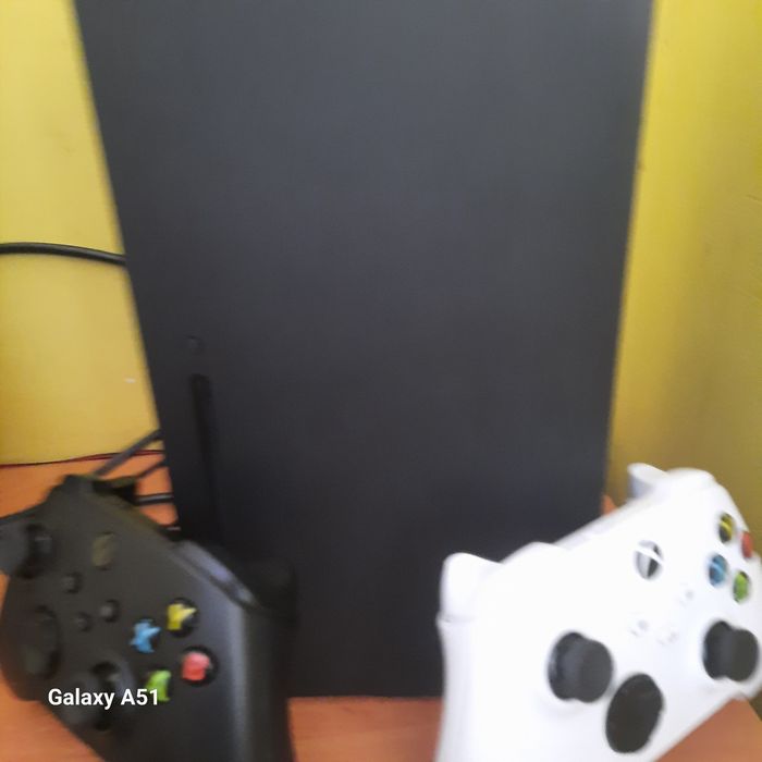 Xbox series X uzywany miesiąc (ma gwarancję 1 rok)