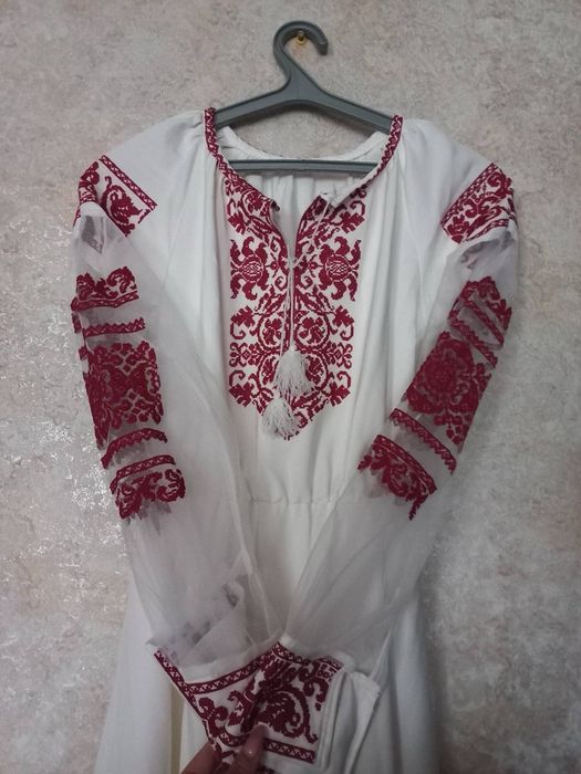 Продам  вишите плаття