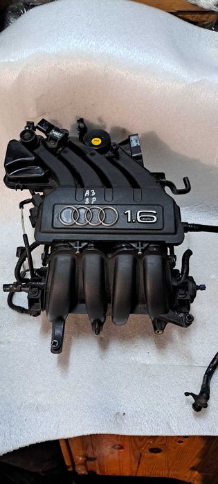 Kolektor ssący wtryski Audi A3 8P 1.6 BGU