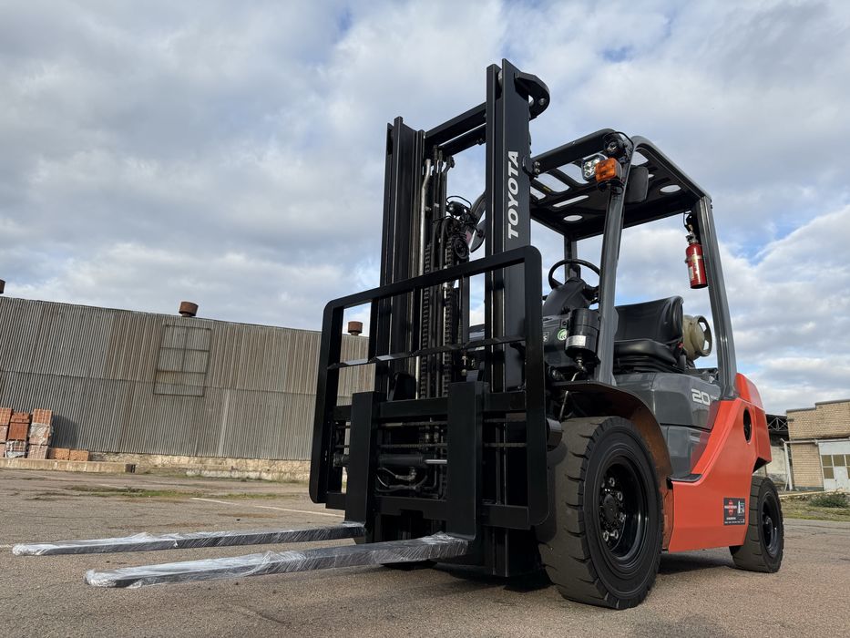 Навантажувач вилковий з вагами TOYOTA02-8FG20 вилочный погрузчик, кара