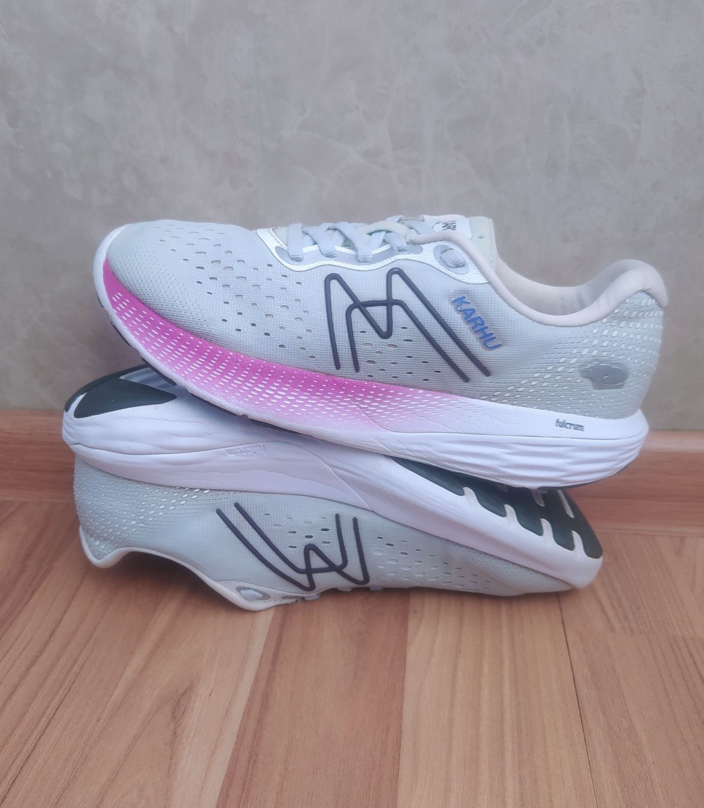 Стильні жіночі кросівки  KARHU, 38