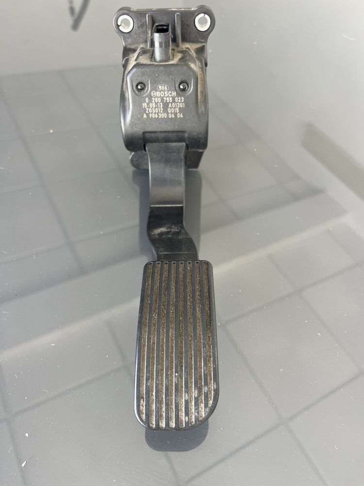 Pedal acelerador mercedes