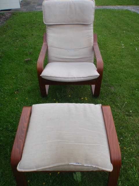 IKEA – Wypoczynkowy Poäng fotel wraz z podnozkiem