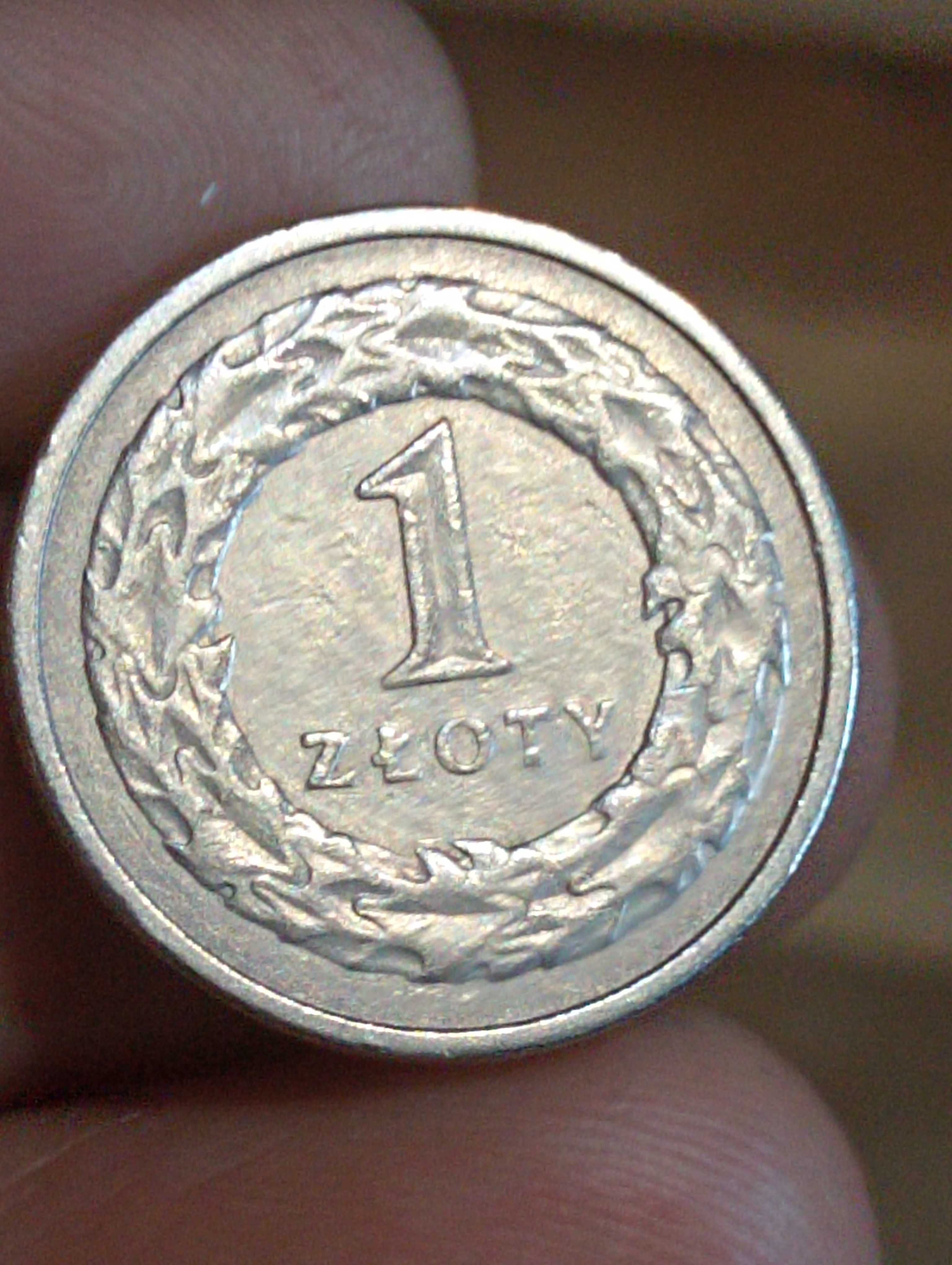 sprzedam trzecia monetę 1 zloty 1990 rok