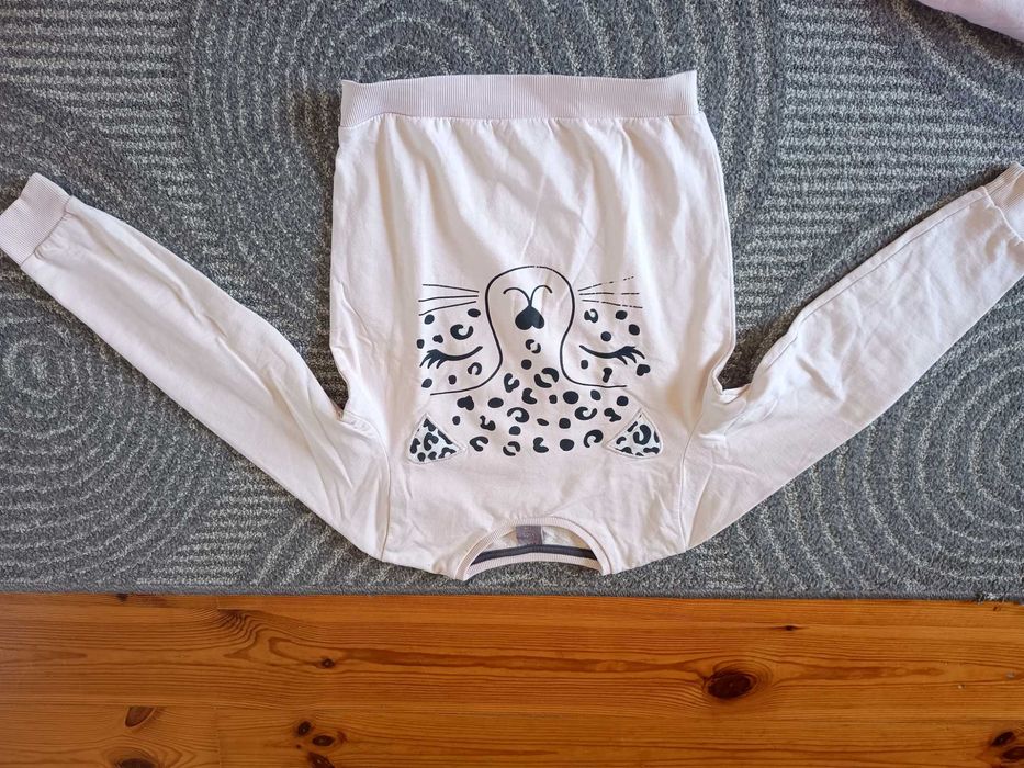 Bluzy dla dziewczynki 6-8 lat cena za wszystkie.