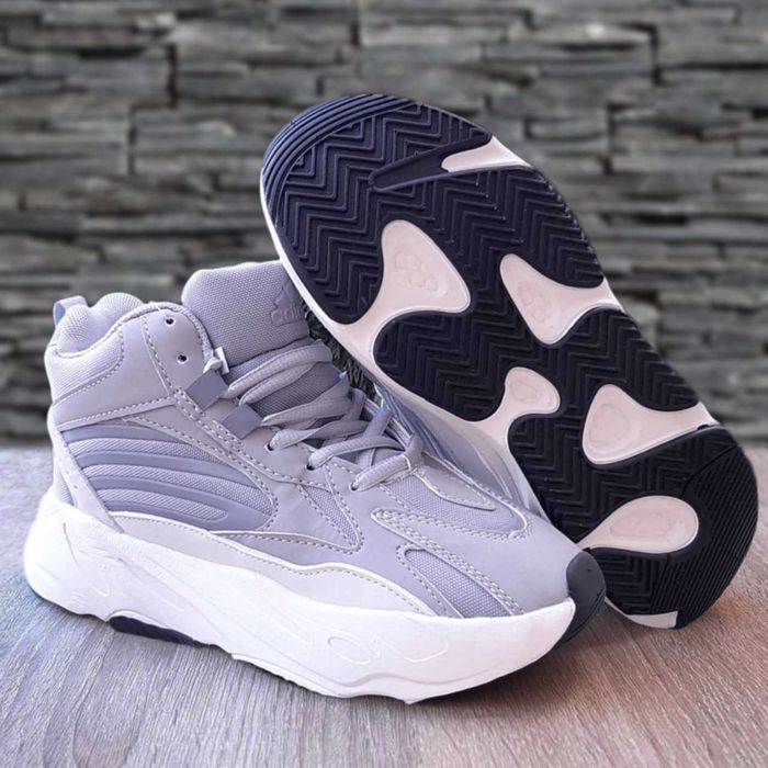 Кроссовки женские на зиму с мехом Adidas Yeezy Boost 700 High (23 см)