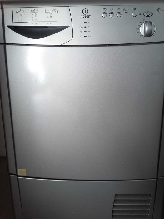 Máquina secar roupa