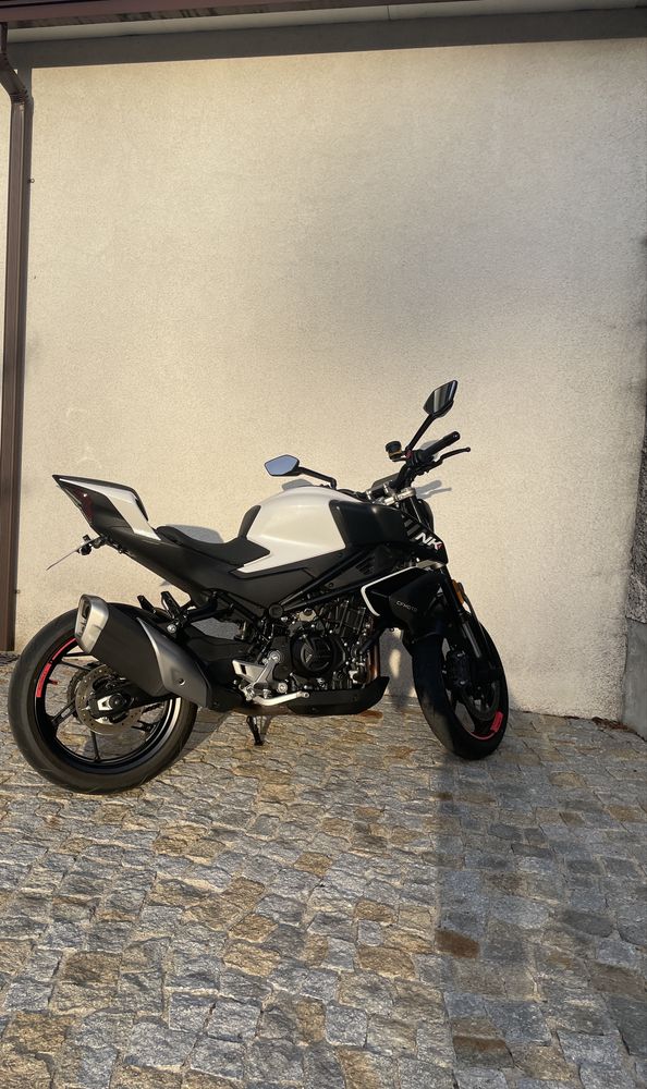CF Moto 450 NK com poucos kms