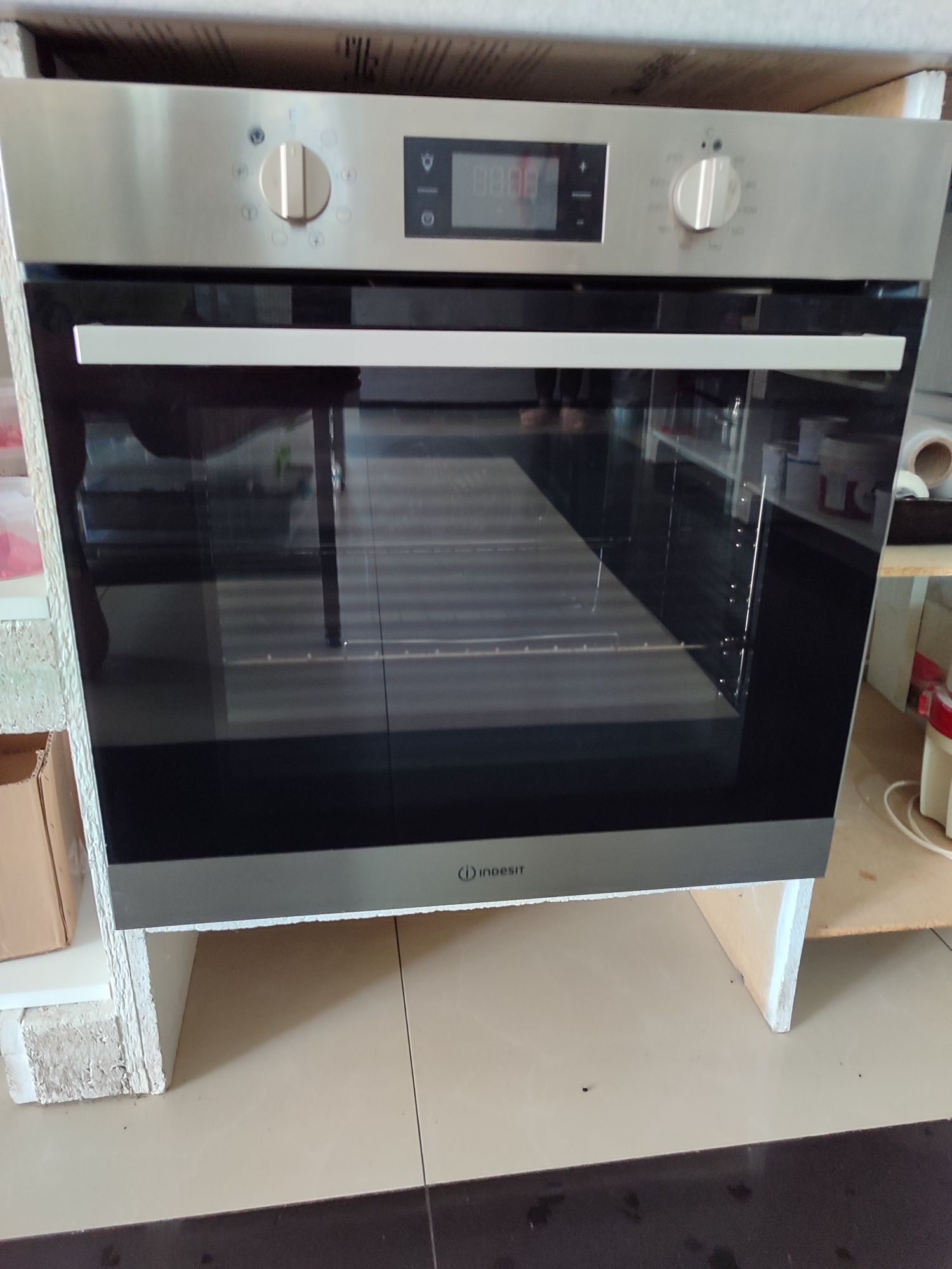 Духовка Indesit IFW 6544 IX