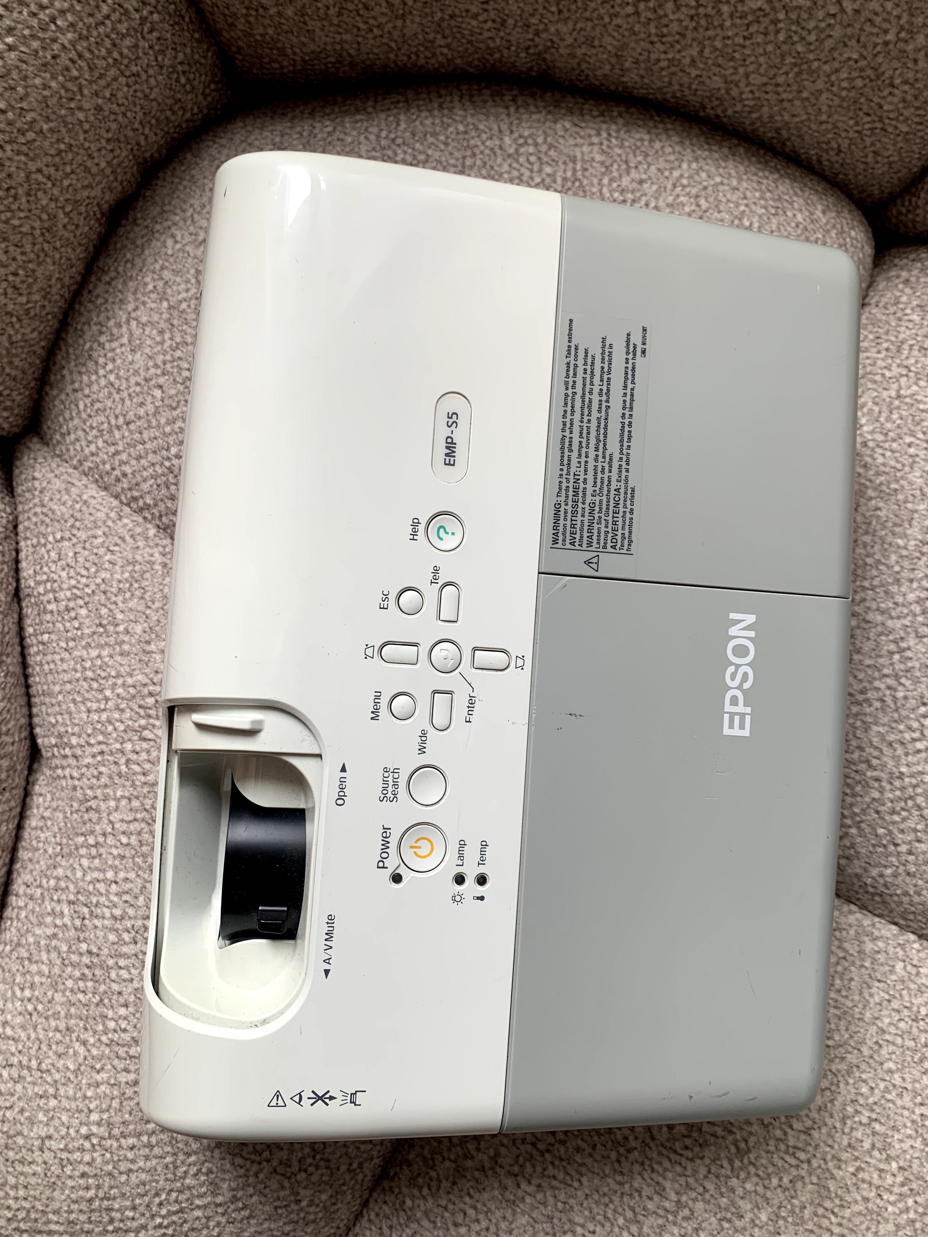 Projektor EPSON EMP-S5 + zapasowa żarówka, kabel VGA i zasilający