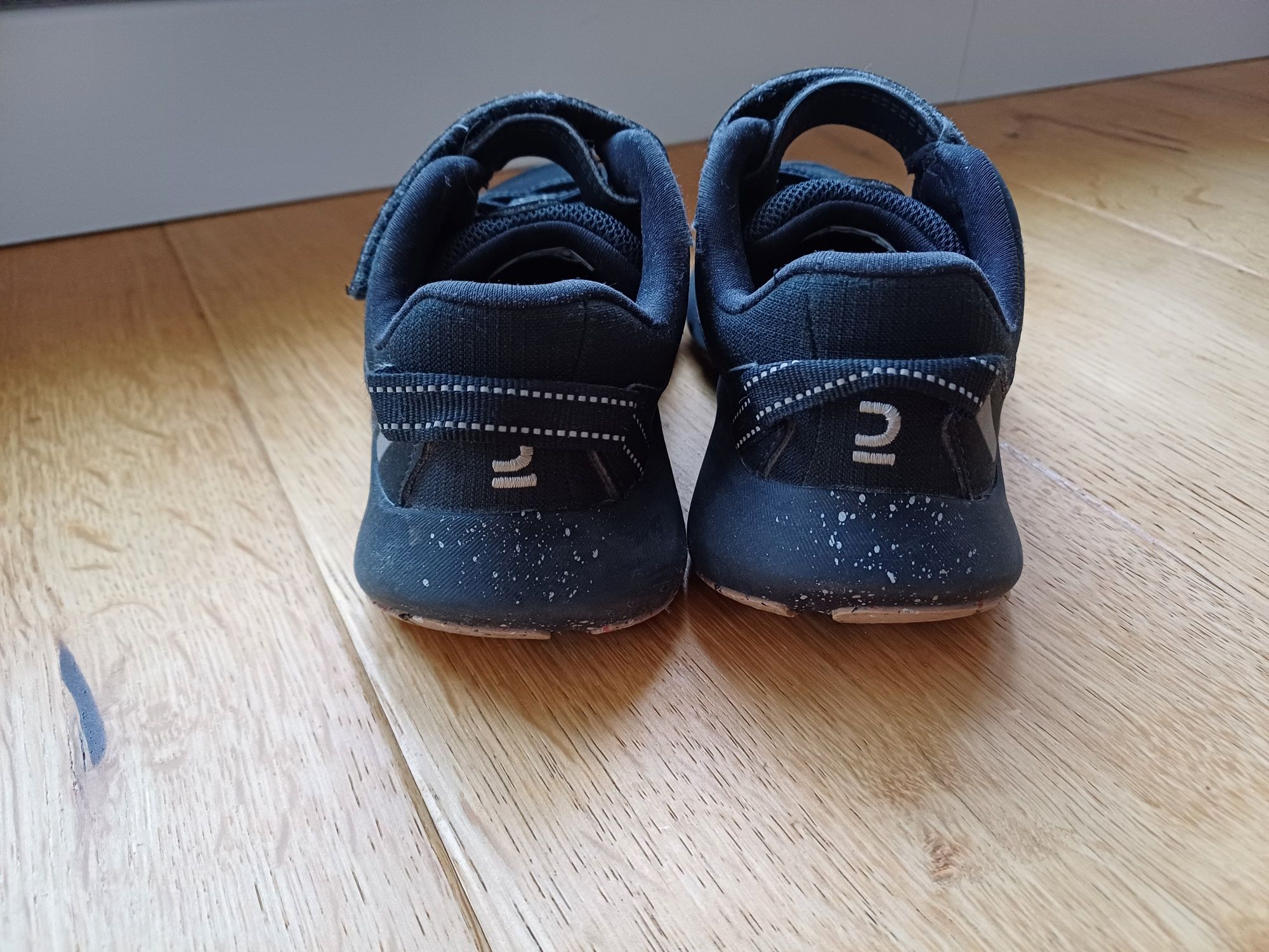 Buty sportowe nieprzemakalne r. 30