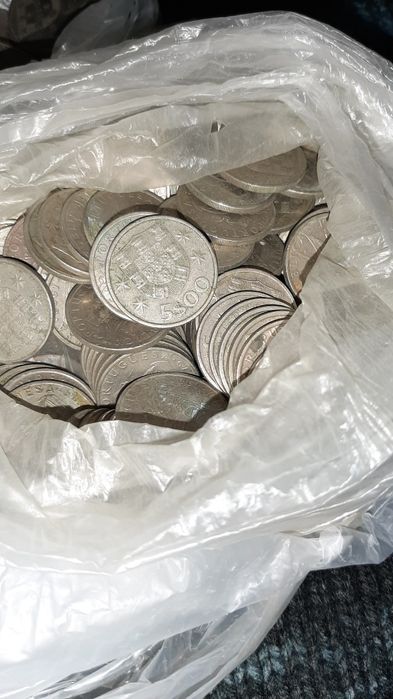 Várias moedas para venda