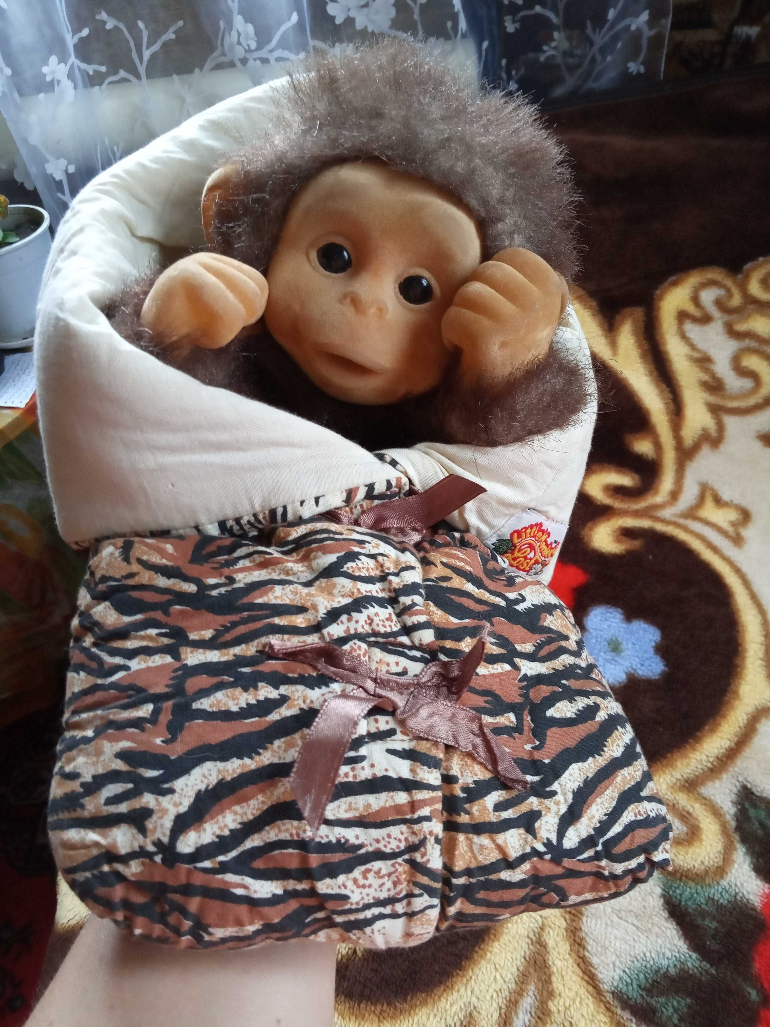 Винтажная марионетка маленькая потерянная обезьянка в сумке одеяле