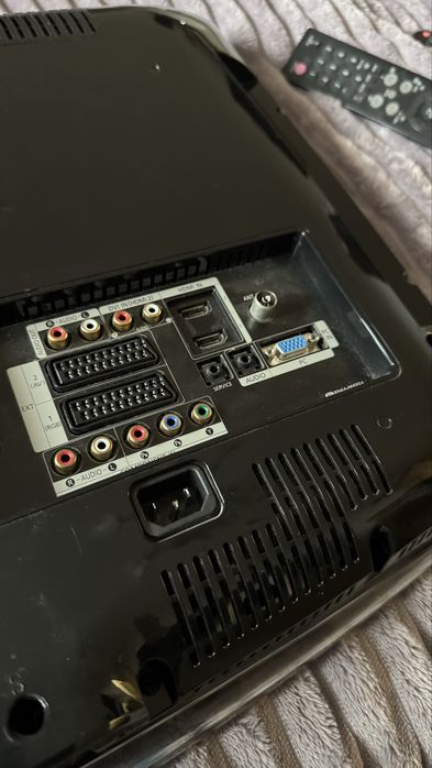 Телевізор Samsung 26” + кріплення на стіну