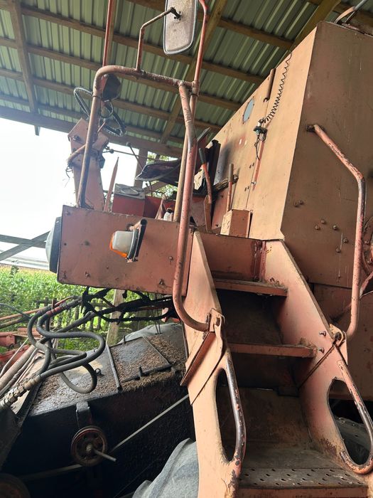 Kombajn zbożowy Bizon Z056