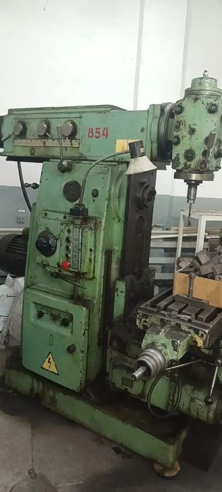 Вертикально-фрезерний верстат 6Р82Ш