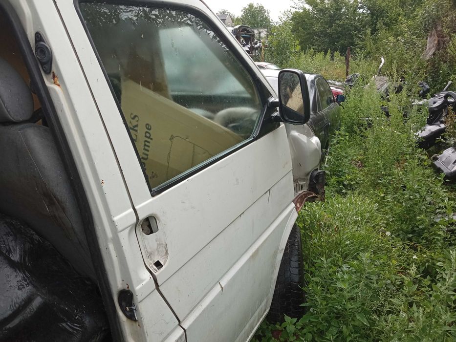 Двері передні двери дверь Volkswagen T4 2.4D Фольксваген Авторозборка