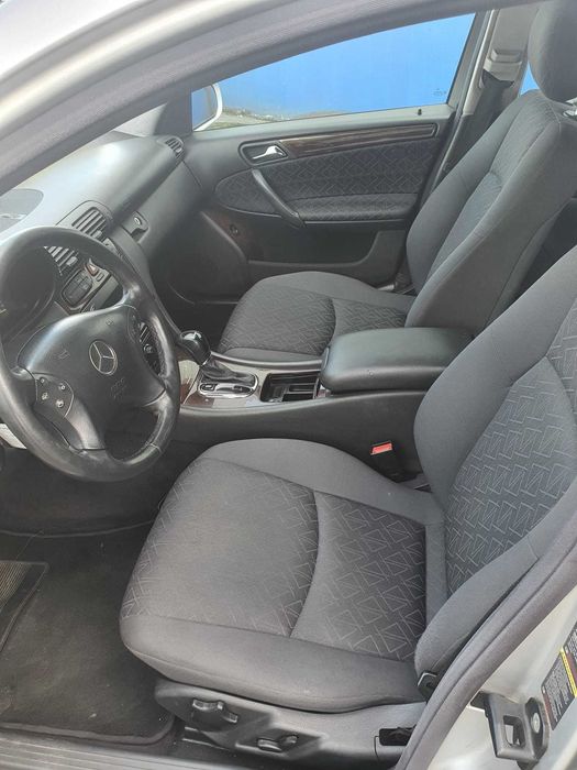 Mercedes Benz C220 CDI AUTOMÁTICA. ano 2004