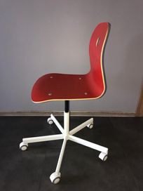 Krzesło (stylowe, czerwone)