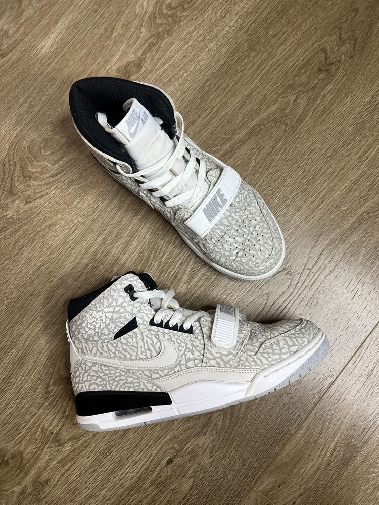 Продам БОМБЕЗНІ чоловічі кросівки Nike Air Jordan Legacy 312