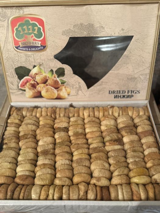 Інжир в'ялений,сушений.Диня косічкаПерсік.Банан.Диня сушена