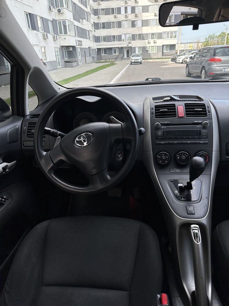 Продам Toyota Auris 2008