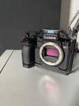 LUMIX S5II + 2 Baterias + Cage