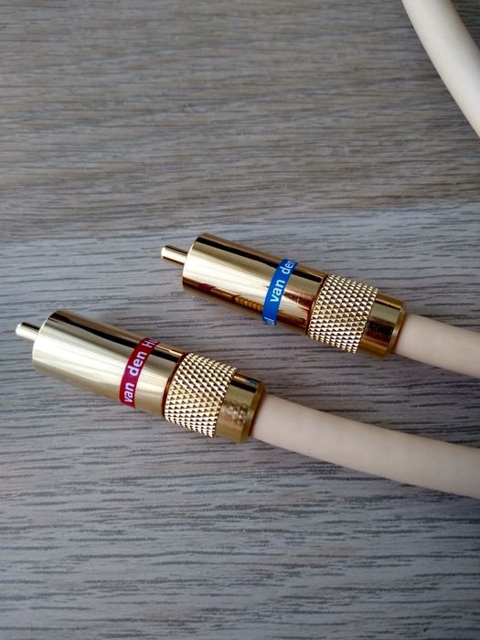 Interkonekt kabel RCA Van den Hul The Name  2 x 1m.