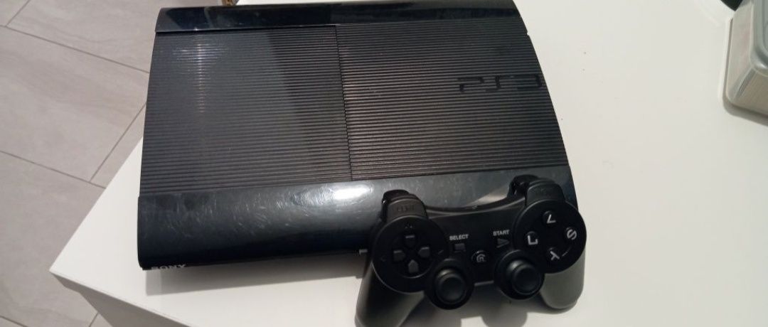 PS3 Super Slim com 2000 jogos