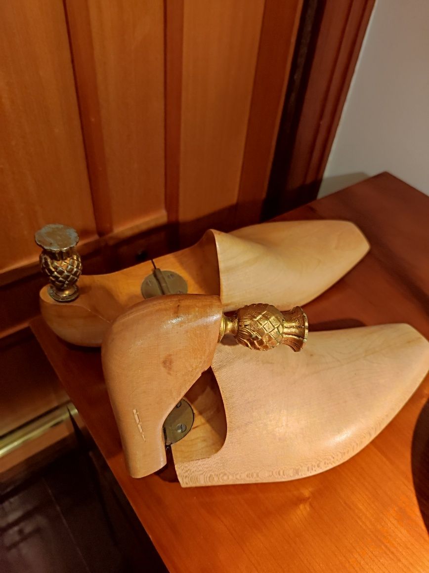 Antigas formas de sapatos em madeira