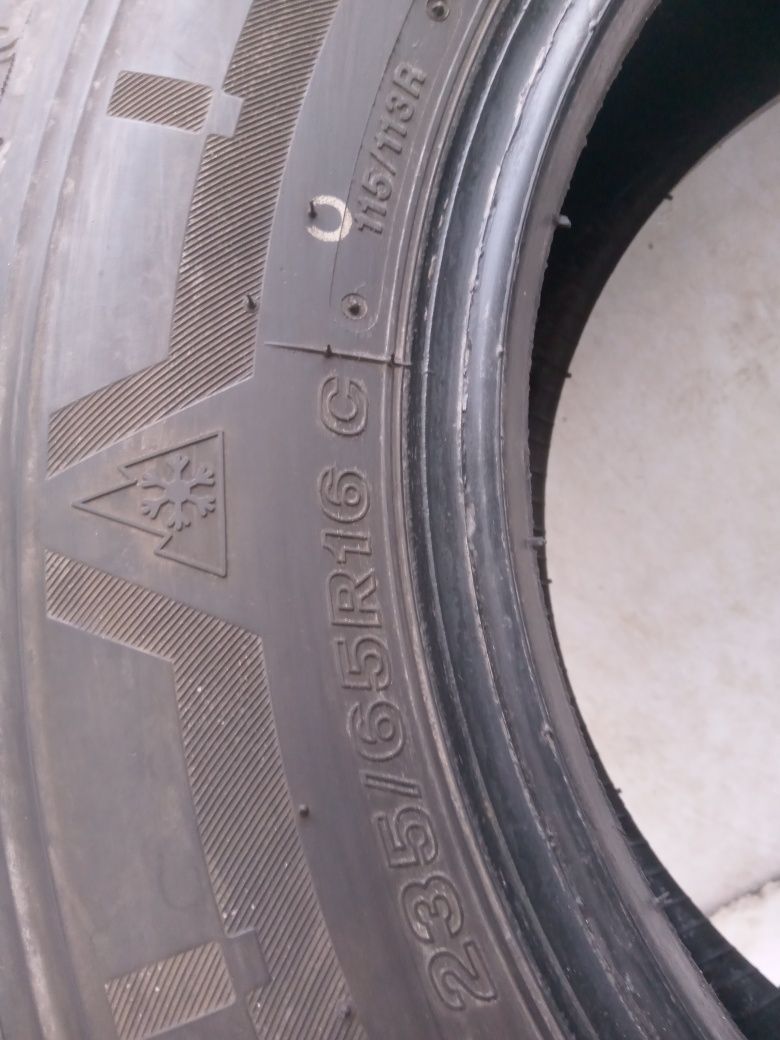 Opona zimowa Bridgestone Blizzak W810 235/65R16c  10mm