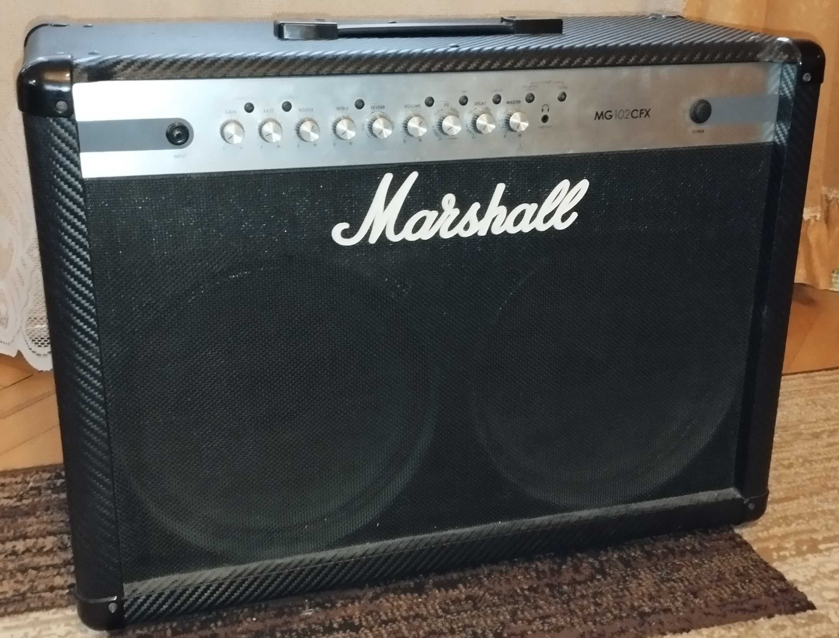 Wzmacniacz gitarowy Marshall MG 102CFX Carbon Fibre 100W z efektami