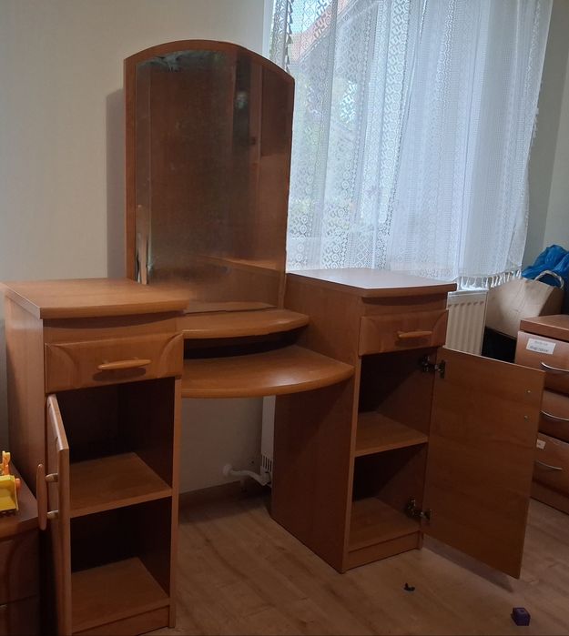 Toaletka z lustrem