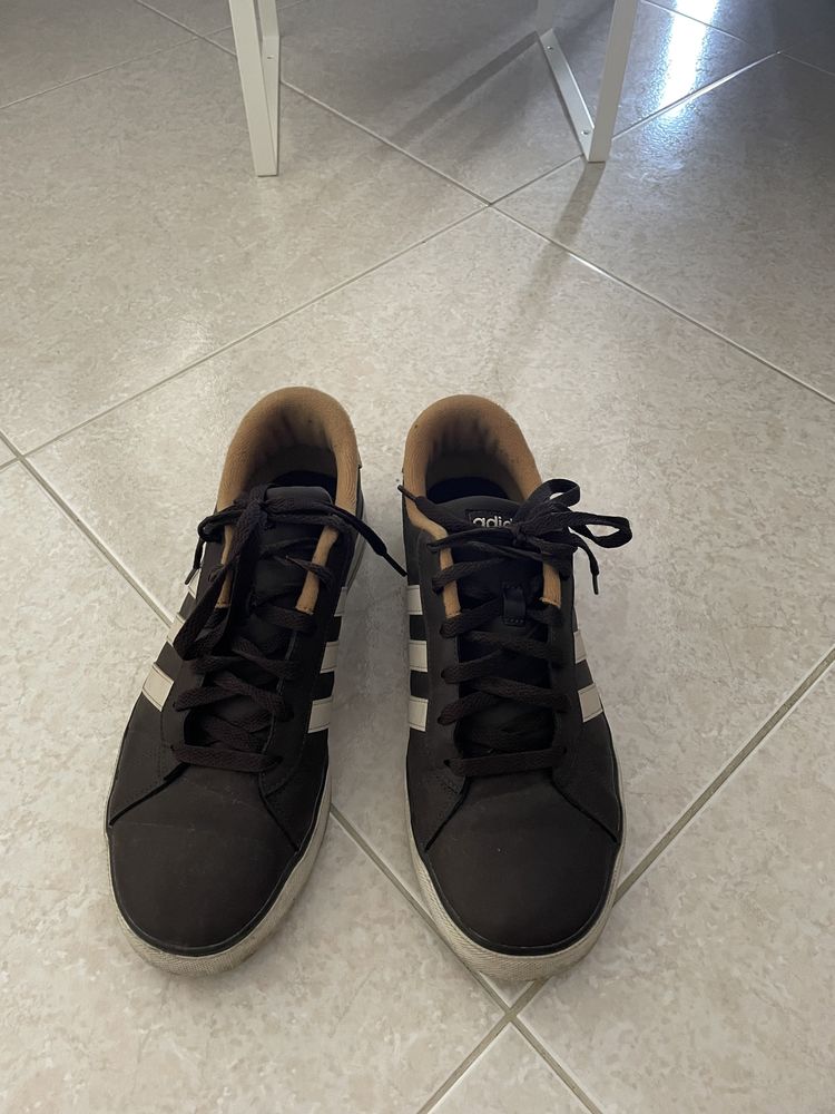 Sapatilhas Adidas Modelo Neo tamanho 42