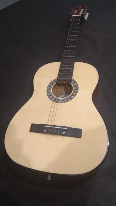 Violão nylon com pino para fita